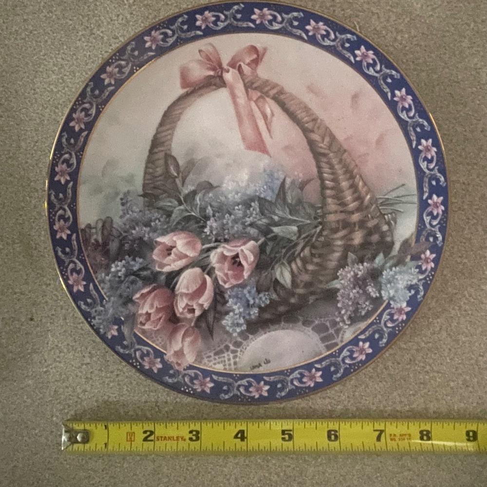 W.S. George Lena Liu Tulips and Lilacs‎ Collector Plate Basket Bouquets 1992 8in